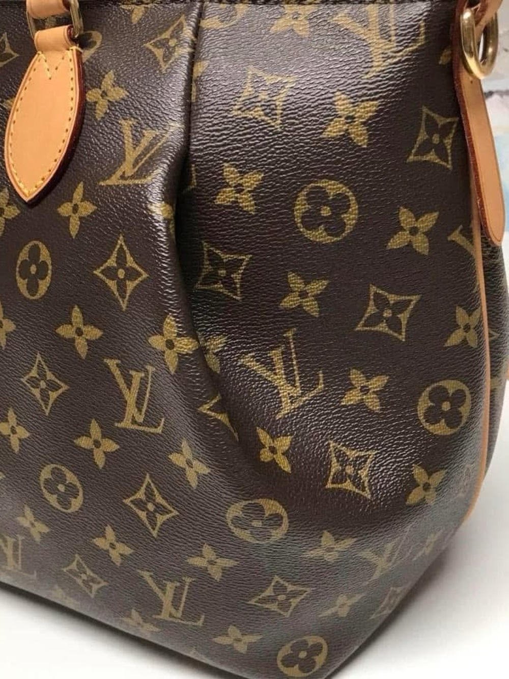 Louis Vuitton Monogram Canvas Turenne GM bag. - Picture 11 of 16
